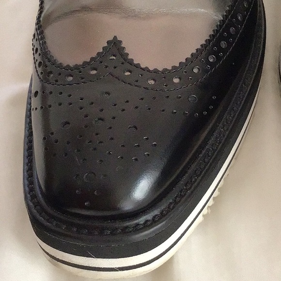 Authentic Prada women’s Oxford sneaker - Picture 12 of 13